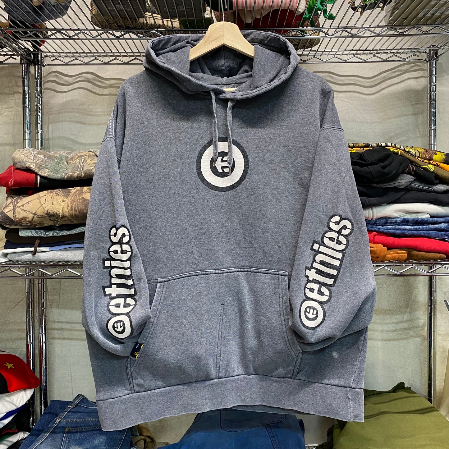Early 2000’s etnies skate shoes hoodie