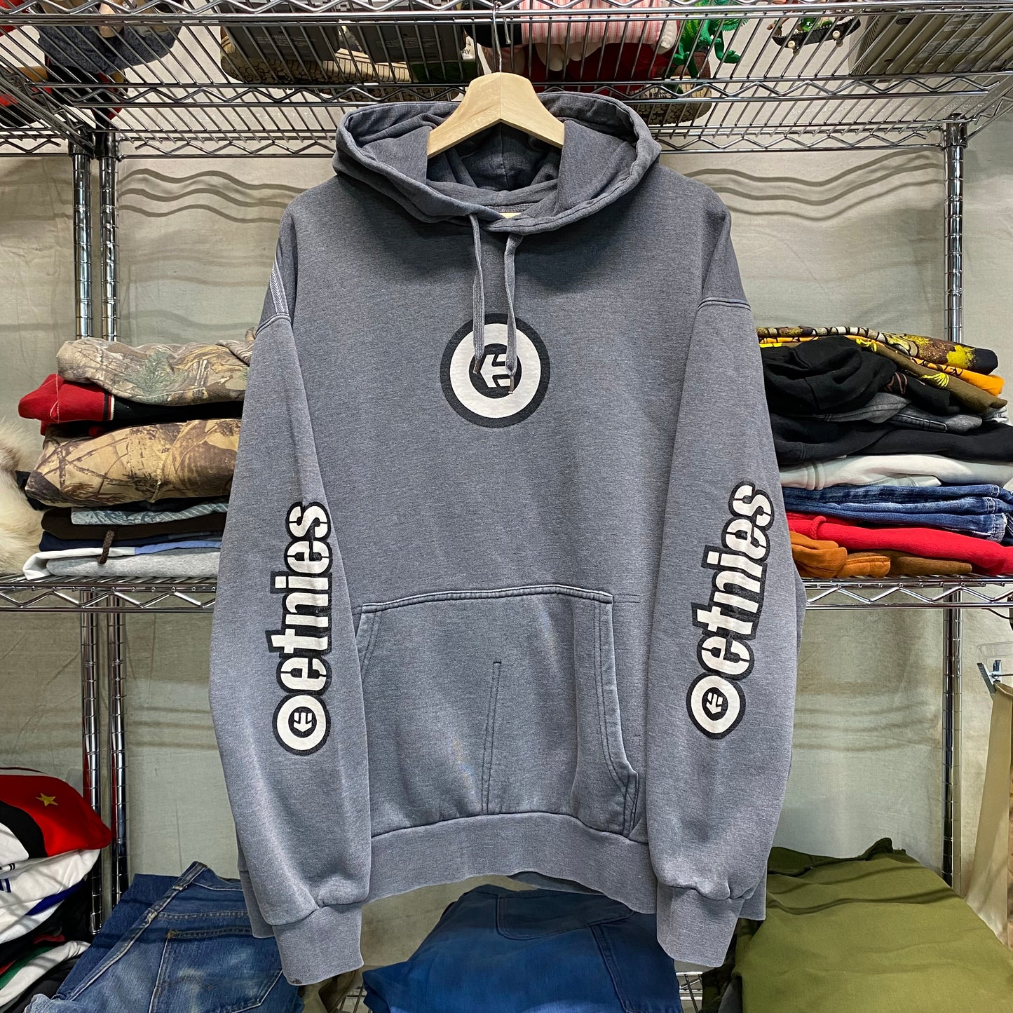 Early 2000’s etnies skate shoes hoodie