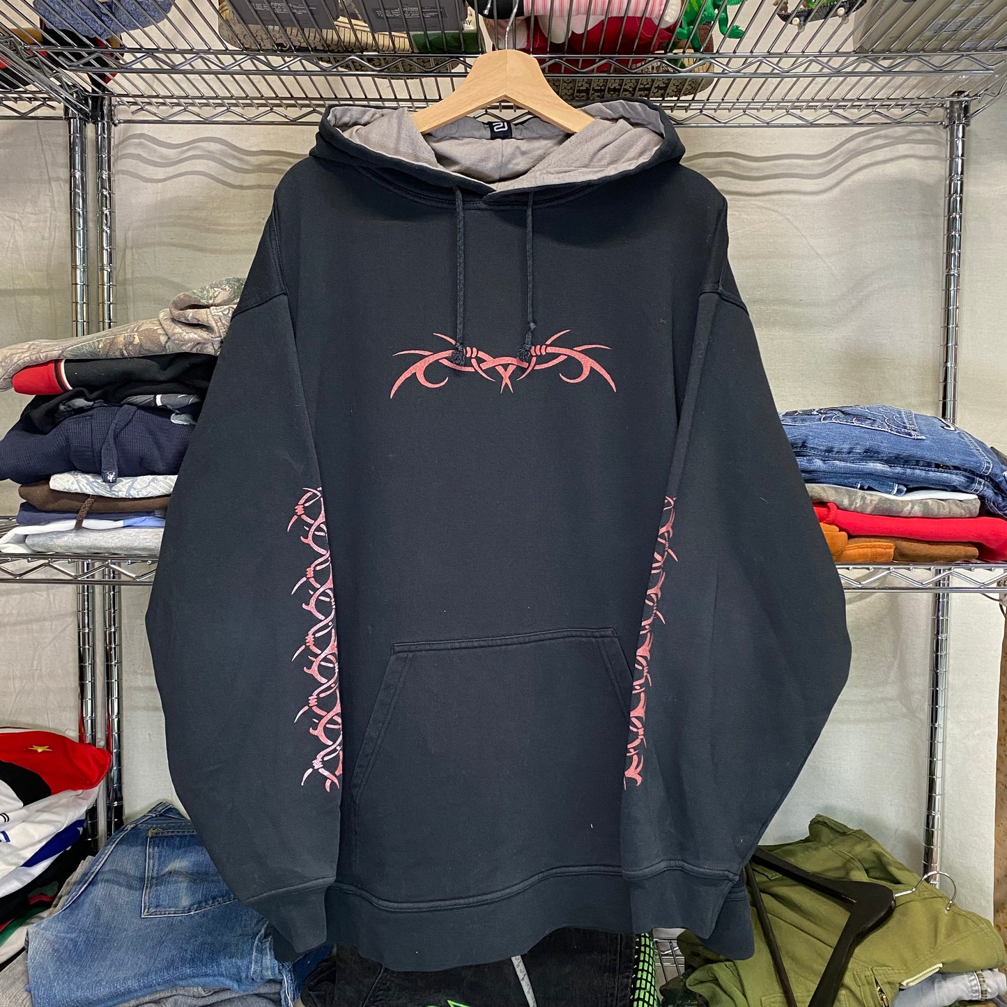 Late 90s barbed wire sleeve print hoodie size XL