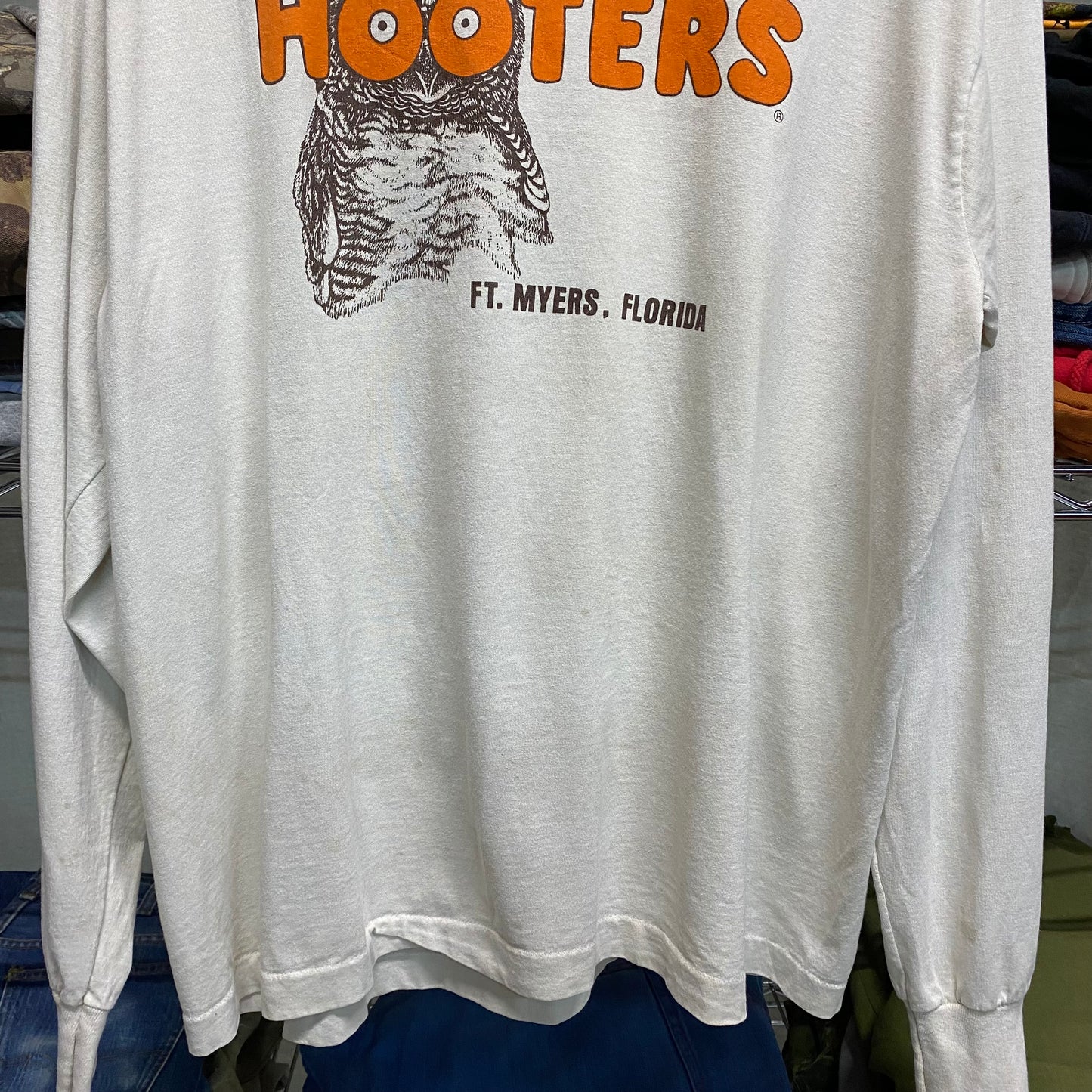 Late 80s hooters long sleeve tee