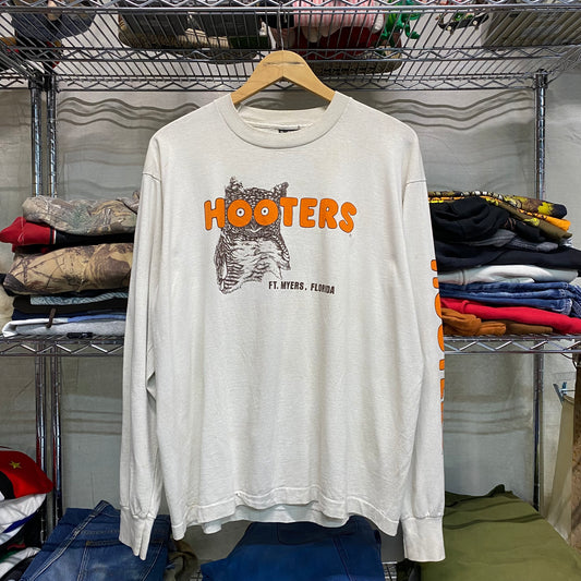 Late 80s hooters long sleeve tee