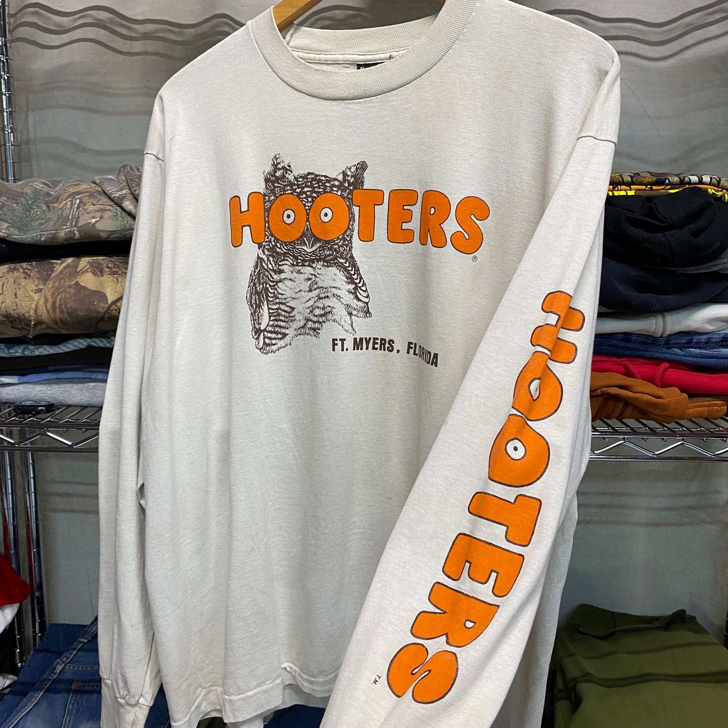 Late 80s hooters long sleeve tee